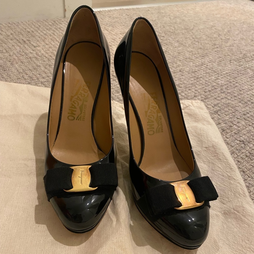 Salvatore Ferragamo Black New Pimpa Patent Bow Pump